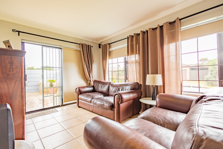 3 Bedroom Property for Sale in Uitzicht Western Cape